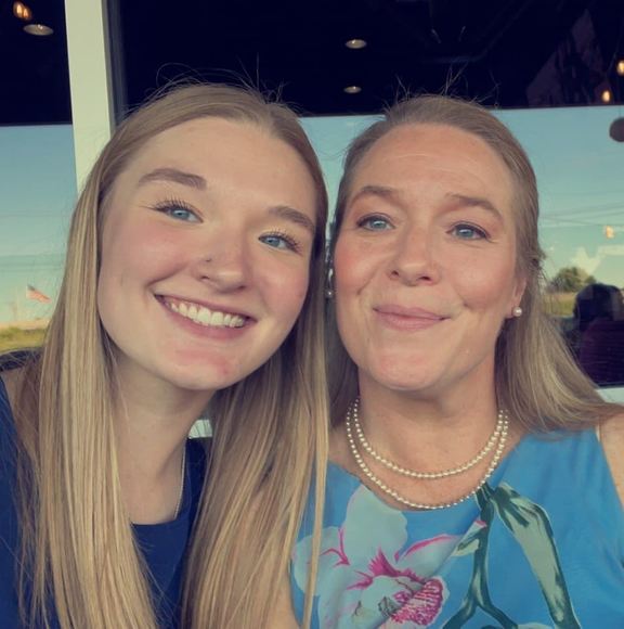 Meet your Posher, Carly - Picture 1 of 1